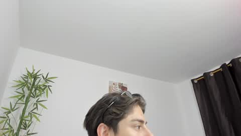 Snapshot of gio_russo chatting on 01.08.25 GioRusso online show from 01.08.25