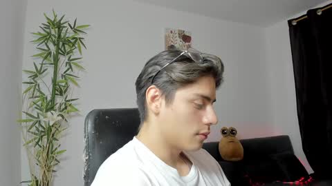 Snapshot of gio_russo chatting on 01.09.25 GioRusso online show from 01.09.25