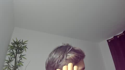 Snapshot of gio_russo chatting on 01.29.25 GioRusso online show from 01.29.25