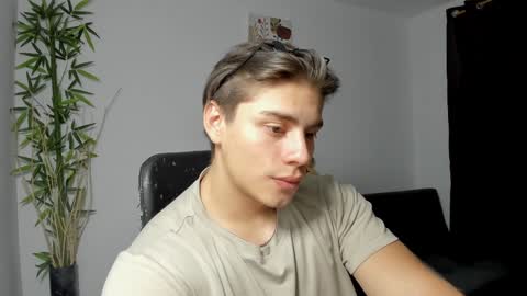 Snapshot of gio_russo chatting on 02.09.25 GioRusso online show from 02.09.25