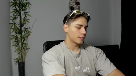 Snapshot of gio_russo chatting on 02.28.25 GioRusso online show from 02.28.25