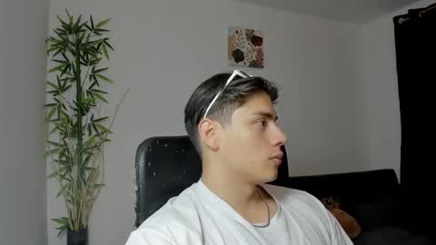 Snapshot of gio_russo chatting on 03.03.25 GioRusso online show from 03.03.25