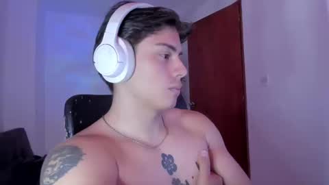 Snapshot of gio_russo chatting on 09.08.25 GioRusso online show from 09.08.25