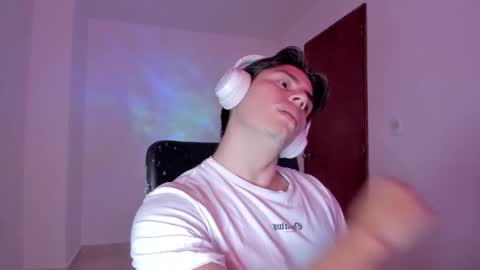 Snapshot of gio_russo chatting on 09.26.25 GioRusso online show from 09.26.25