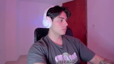 Snapshot of gio_russo chatting on 09.29.25 GioRusso online show from 09.29.25