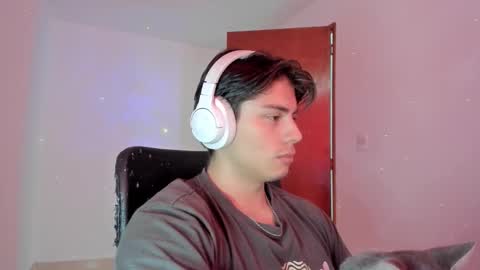 Snapshot of gio_russo chatting on 09.30.25 GioRusso online show from 09.30.25