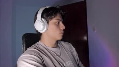 Snapshot of gio_russo chatting on 10.08.25 GioRusso online show from 10.08.25