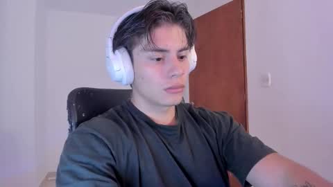 Snapshot of gio_russo chatting on 10.09.25 GioRusso online show from 10.09.25