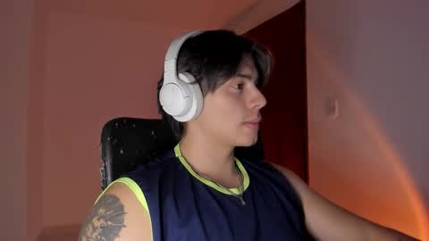 Snapshot of gio_russo chatting on 11.12.25 GioRusso online show from 11.12.25