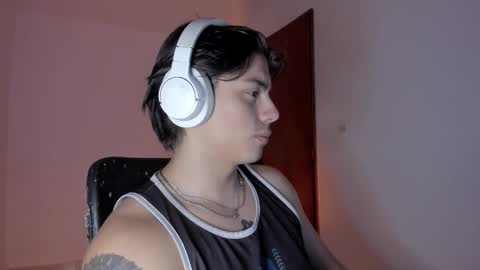 Snapshot of gio_russo chatting on 11.17.25 GioRusso online show from 11.17.25