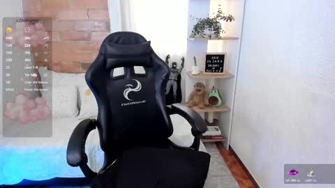 girl_inline online show from 02.16.25