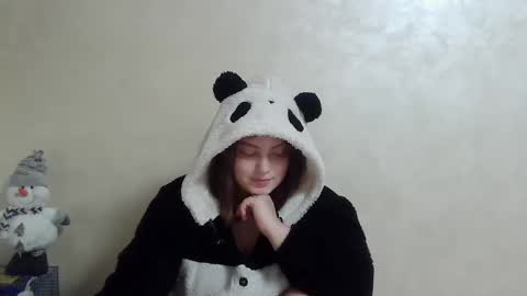 Snapshot of girl_leya chatting on 12.15.24 girl_leya online show from 12.15.24