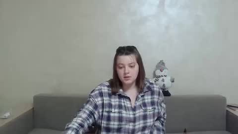 Snapshot of girl_leya chatting on 12.18.24 girl_leya online show from 12.18.24