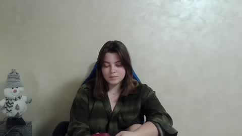 Snapshot of girl_leya chatting on 01.19.25 girl_leya online show from 01.19.25