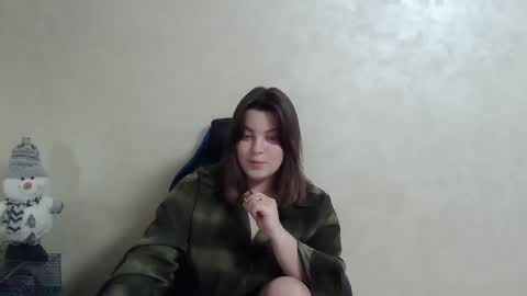 Snapshot of girl_leya chatting on 01.20.25 girl_leya online show from 01.20.25