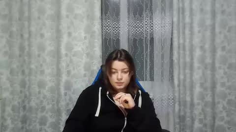 Snapshot of girl_leya chatting on 01.29.25 girl_leya online show from 01.29.25