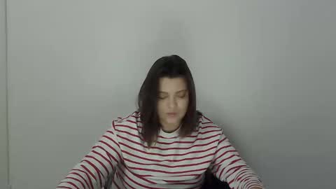 Snapshot of girl_leya chatting on 10.04.25 girl_leya online show from 10.04.25