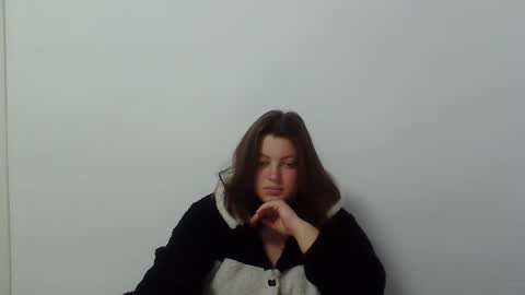 Snapshot of girl_leya chatting on 10.09.25 girl_leya online show from 10.09.25