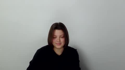 Snapshot of girl_leya chatting on 11.20.25 girl_leya online show from 11.20.25