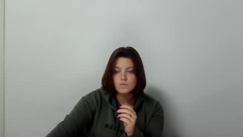 Snapshot of girl_leya chatting on 11.21.25 girl_leya online show from 11.21.25