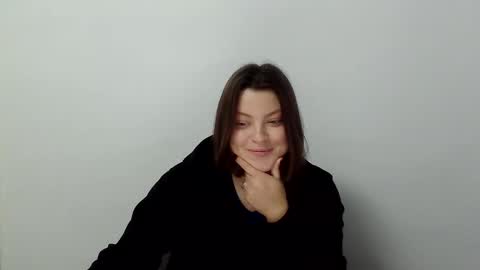 Snapshot of girl_leya chatting on 11.27.25 girl_leya online show from 11.27.25