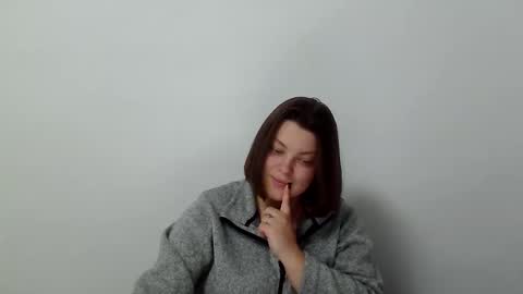 Snapshot of girl_leya chatting on 11.28.25 girl_leya online show from 11.28.25