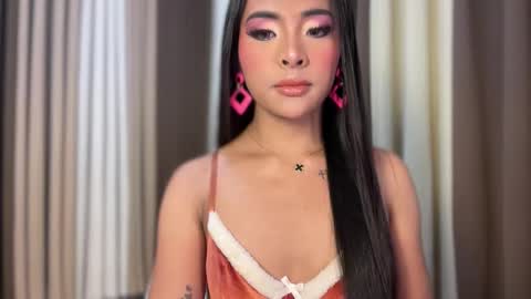 queen ronna online show from 04.12.26