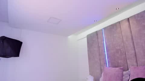     online show from 03.08.25