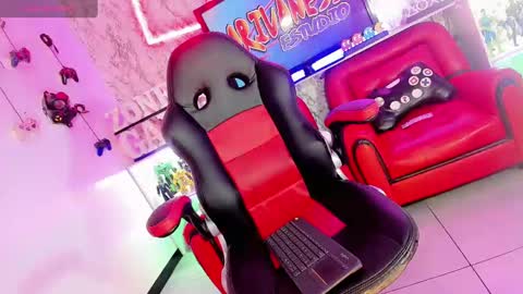 Snapshot of gisele_fox chatting on 02.07.25 Gisel online show from 02.07.25