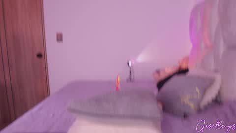 Instagram gisellee  22  online show from 02.13.25