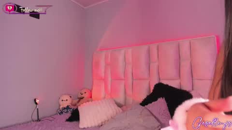 Instagram gisellee  22  online show from 02.28.25