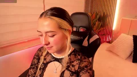 Snapshot of giselle_laurens_ chatting on 02.14.26 Giselle online show from 02.14.26