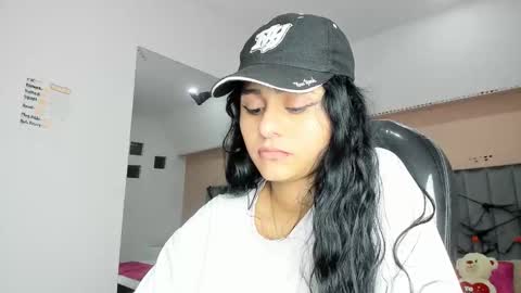 GISELLE ROLDAN online show from 10.16.25