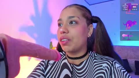 Snapshot of giselle_upp chatting on 11.28.25 Giselle online show from 11.28.25