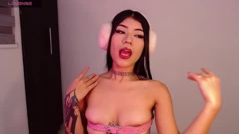 Snapshot of giselleblare chatting on 02.21.25 giselleblare online show from 02.21.25