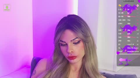 Snapshot of giselleparton chatting on 01.11.25 Giselle online show from 01.11.25