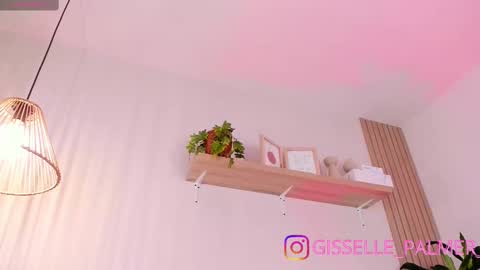 Snapshot of gisselle_palmer chatting on 10.01.25 online show from 10.01.25