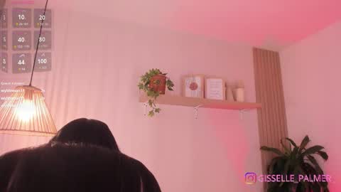 Snapshot of gisselle_palmer chatting on 10.27.25 online show from 10.27.25
