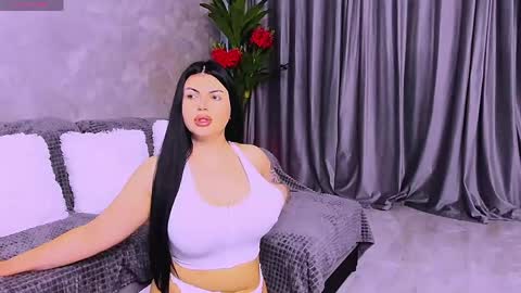 Giulia online show from 04.18.26