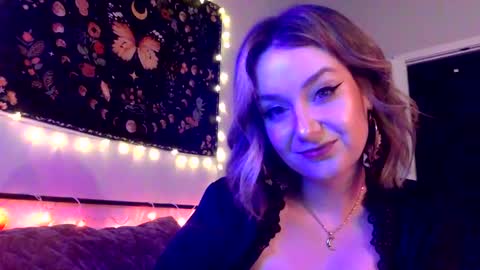 Snapshot of givemesweetdreams chatting on 12.26.24 givemesweetdreams online show from 12.26.24