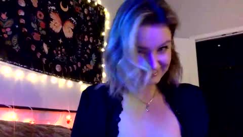 Snapshot of givemesweetdreams chatting on 12.27.24 givemesweetdreams online show from 12.27.24