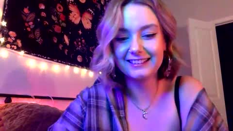 Snapshot of givemesweetdreams chatting on 01.24.25 givemesweetdreams online show from 01.24.25