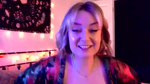 Snapshot of givemesweetdreams chatting on 10.26.25 givemesweetdreams online show from 10.26.25