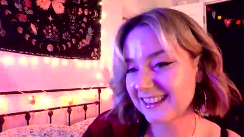 Snapshot of givemesweetdreams chatting on 11.21.25 givemesweetdreams online show from 11.21.25