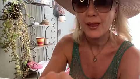 Gl1tter Barbie online show from 09.22.25