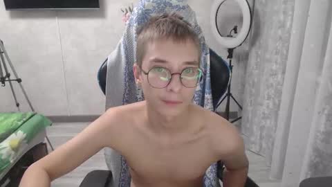 Snapshot of glasses_cat chatting on 03.01.26 Eugene and Damian online show from 03.01.26