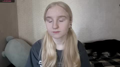 Laura online show from 05.04.26