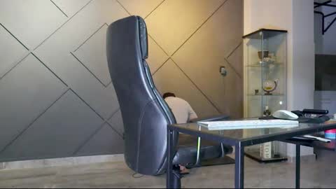 Matthew .. for short call me Matt online show from 02.18.25