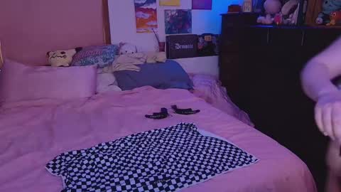 Glitch online show from 02.05.25