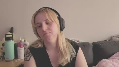 Snapshot of glitchwitch chatting on 07.16.26 Glitch online show from 07.16.26